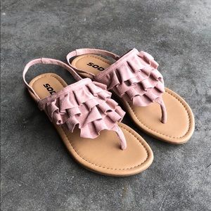 Soda Girl’s Ruffle Thong Flat Sandals in Mauve